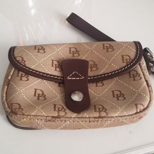 Dooney & bourke wrist wallet